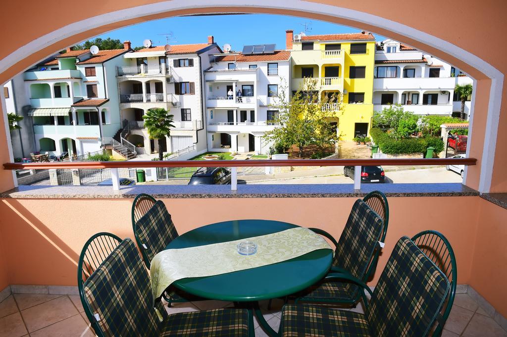 Apartments Zdjelar Пореч Екстериор снимка