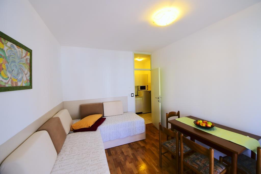 Apartments Zdjelar Пореч Екстериор снимка
