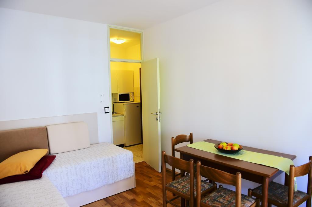 Apartments Zdjelar Пореч Екстериор снимка