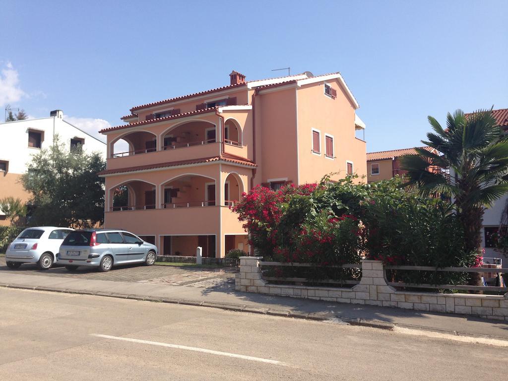 Apartments Zdjelar Пореч Екстериор снимка